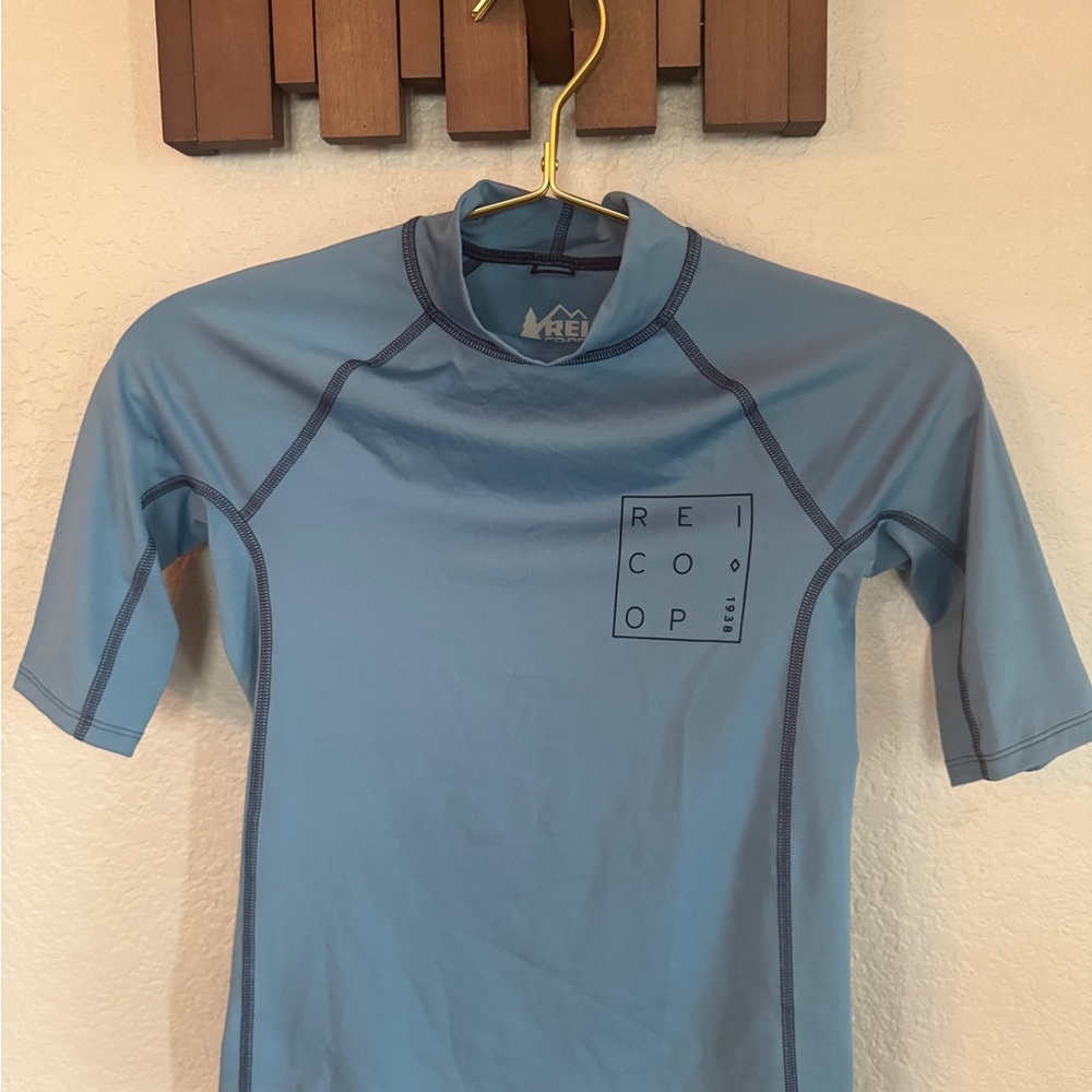 REI Light Blue Short Sleeve Rash Guard with Navy Accents
